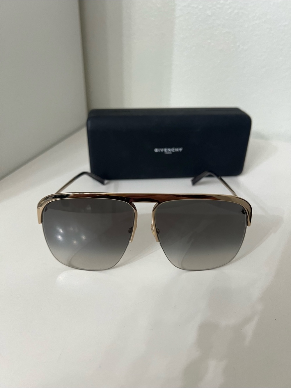 Givenchy oversized Authentic sunglasses with Gray Gradient Lenses. - Picture 11 of 12